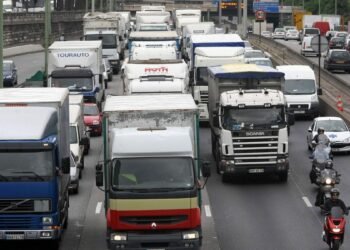 Les transporteurs routiers manifestent à Paris ce lundi matin – 20 Minutes