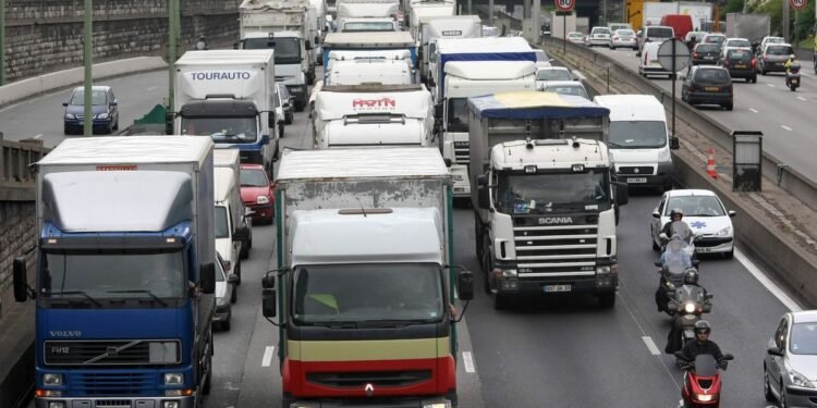 Les transporteurs routiers manifestent à Paris ce lundi matin – 20 Minutes