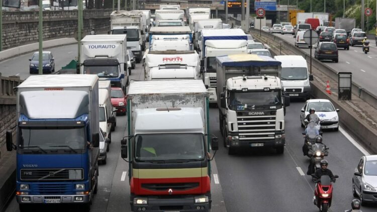 Les transporteurs routiers manifestent à Paris ce lundi matin – 20 Minutes