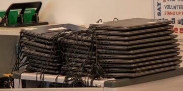 online learning laptop student