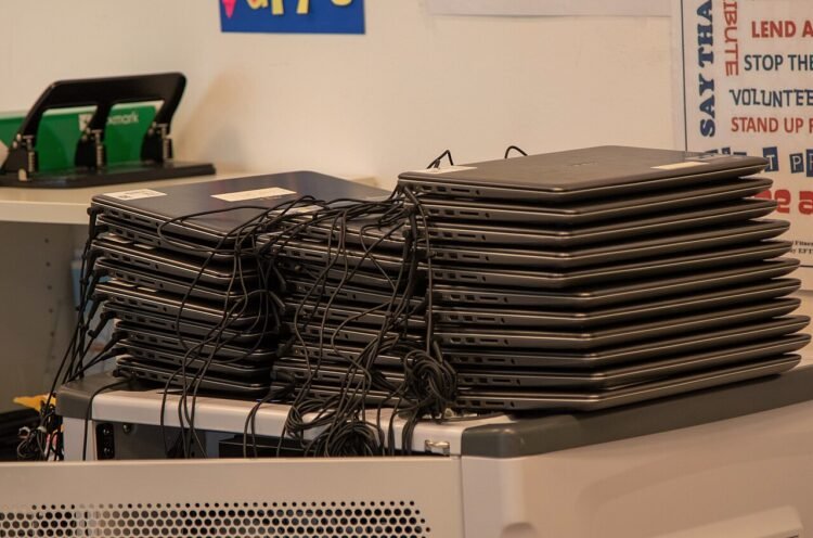 online learning laptop student