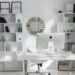 Bureau à domicile bien organisé avec ordinateur et rangements