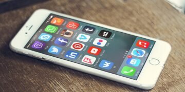 smartphone screen social media app icons