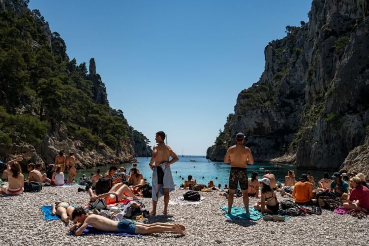 Marseille : une randonneuse de 65 ans meurt dans une chute de 30 mètres dans les calanques